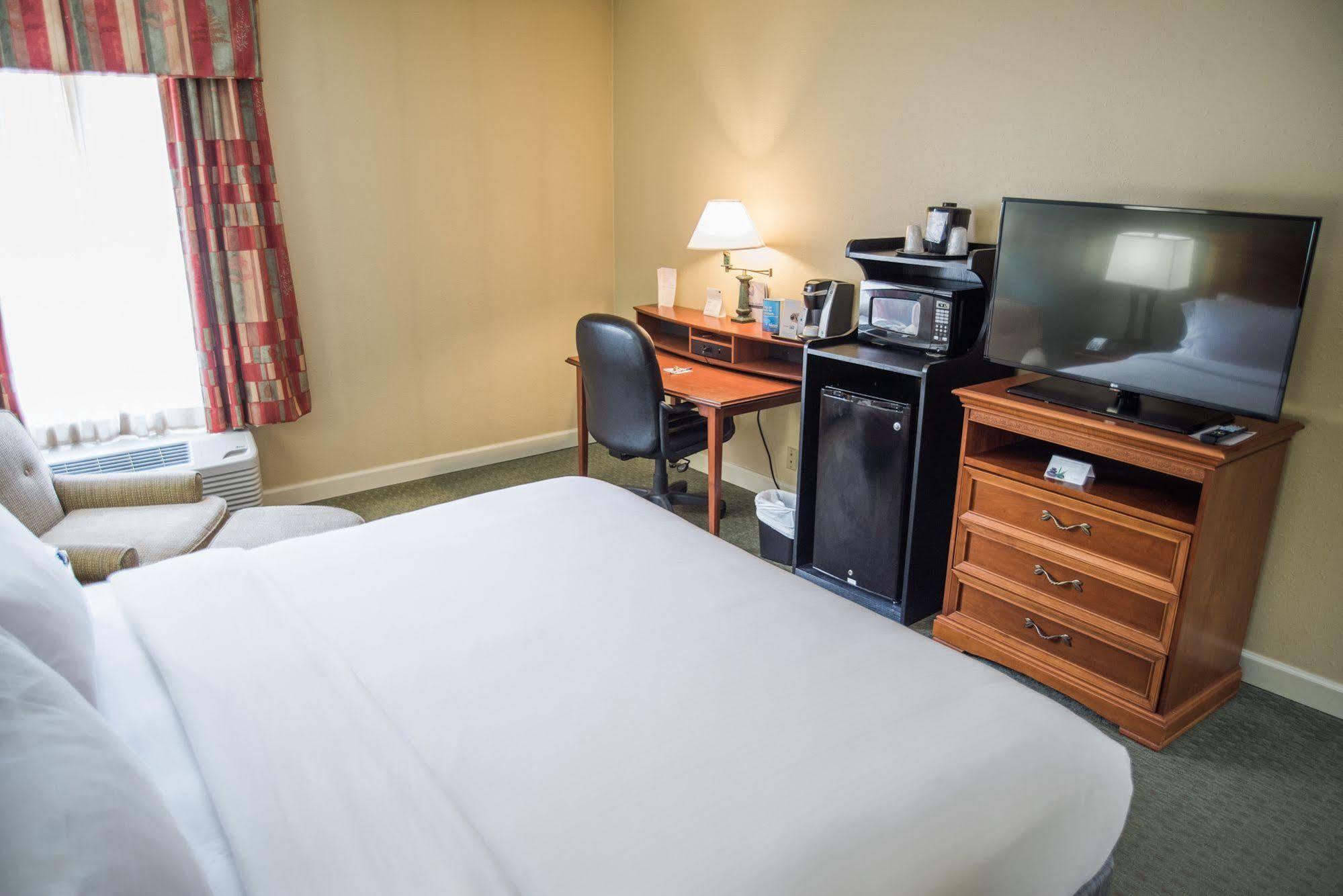 Holiday Inn Express Hotel & Suites Conover - Hickory Area By Ihg מראה חיצוני תמונה